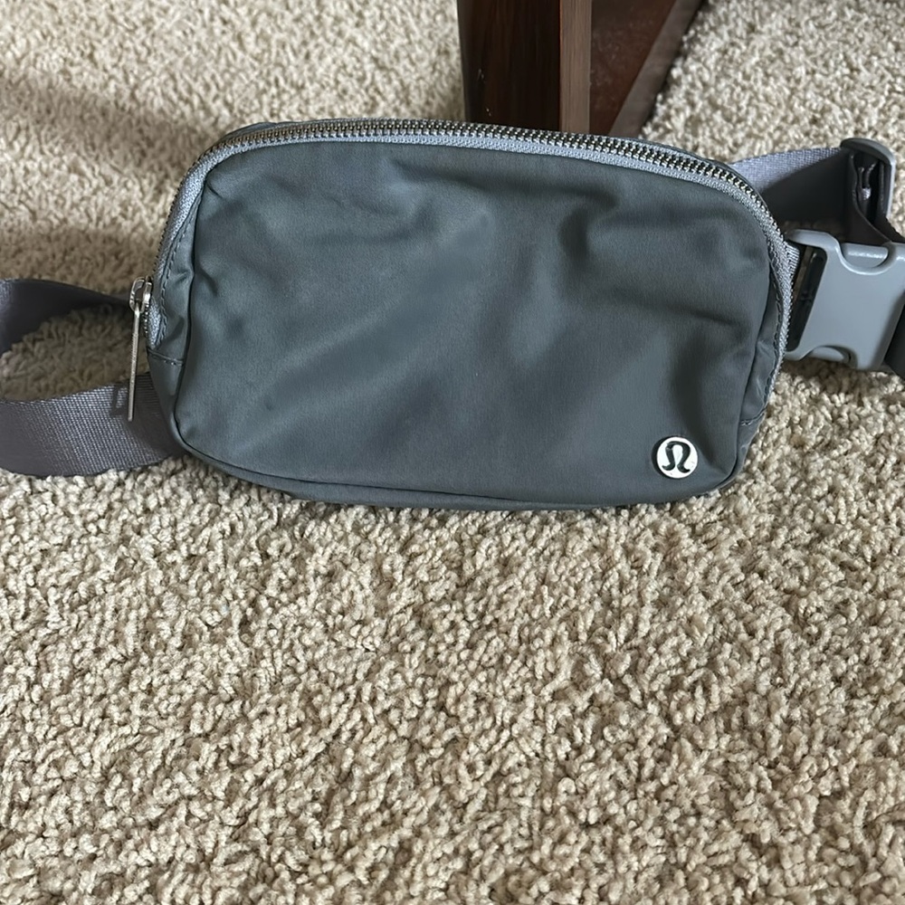 lululemon fanny pack grey